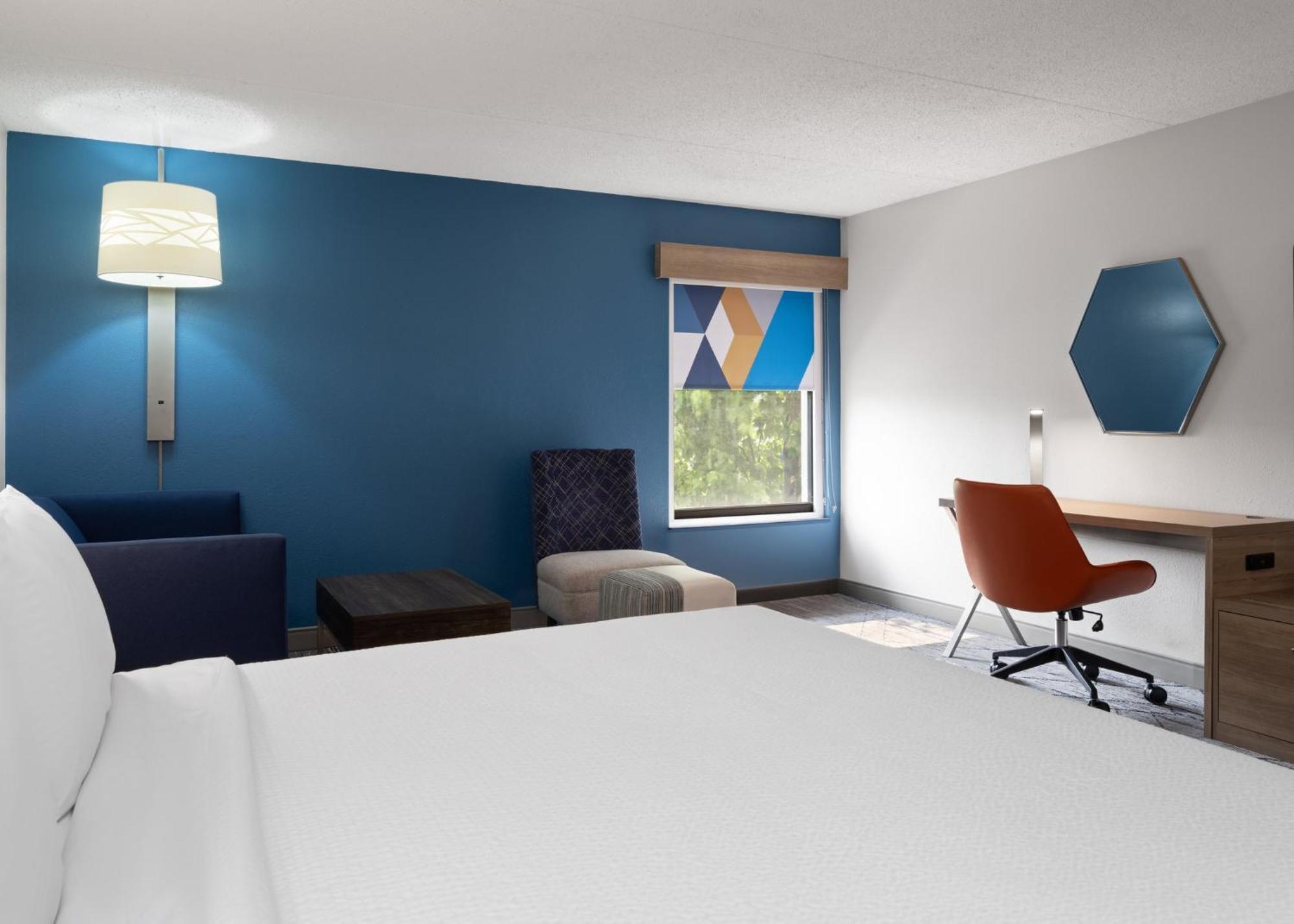 Holiday Inn Express Indianapolis Airport By Ihg Plainfield Exterior photo